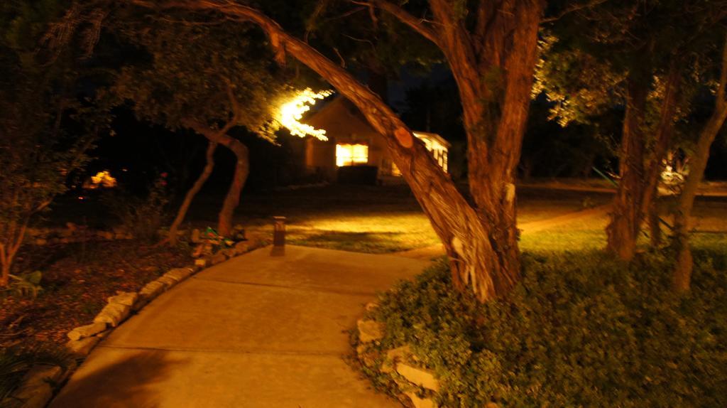 Tnt Hill Country Getaways Hotel Helotes Exterior foto
